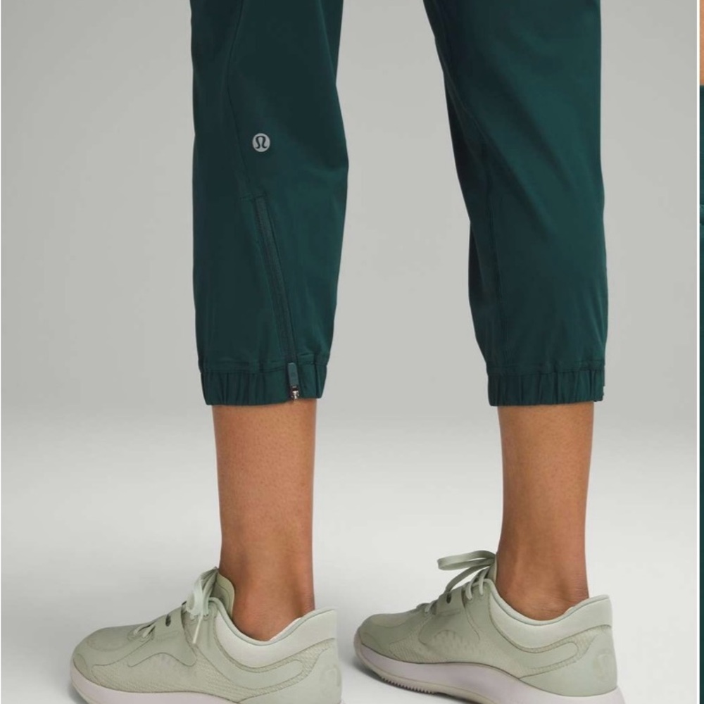Lululemon adapted state storm teal Capris - Picture 4 of 10
